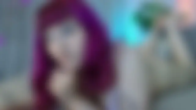 realIssadora's Live Chat Room