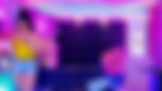 Queens_Wonders_Blondersn Webbikameraesitys