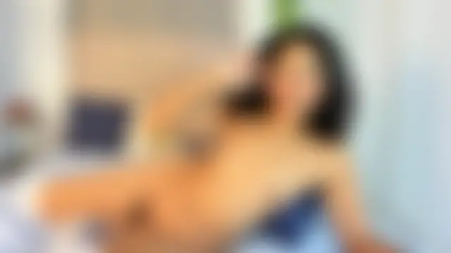 Elayha_28 Adlı Modelin Canlı Sohbet Odası