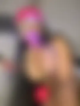 CharlottX Adlı Modelin Canlı XXX Sohbeti