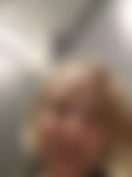 חדר צ'אט בשידור חי של Public_Katrisha