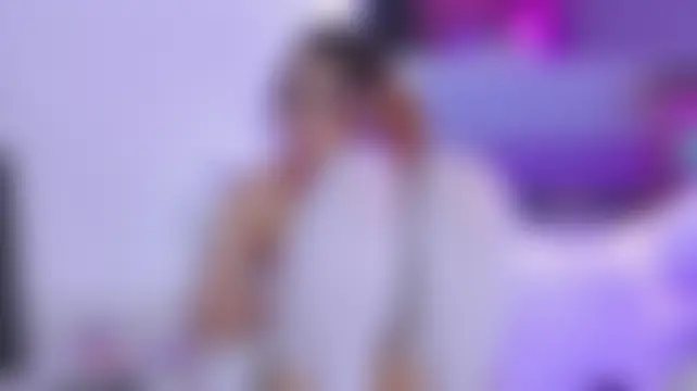 Chat soba uživo modela AlliciaKim
