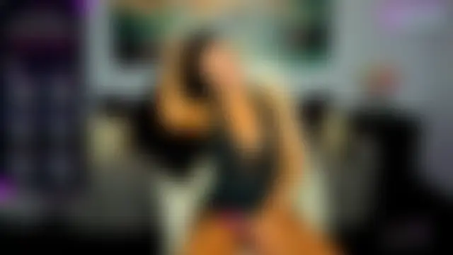 Angelina_Clarks' Live Chat Room