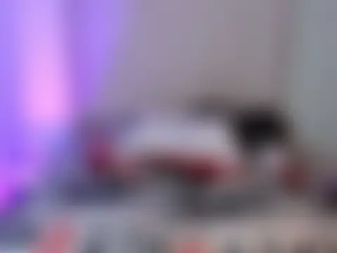הופעת וובקאם של Little_ebonyx