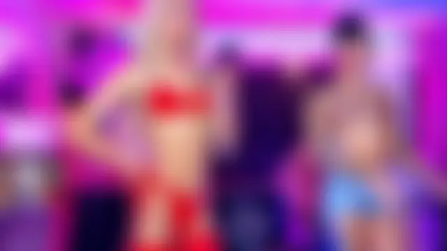 Queens_Wonders_Blondersn Webbikameraesitys