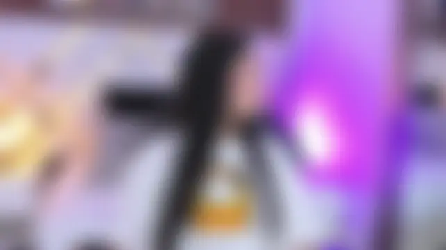 Pokój czatu na żywo – Emelie_Ch1