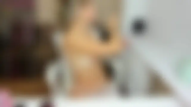 Pokój czatu na żywo – LittleCandy18