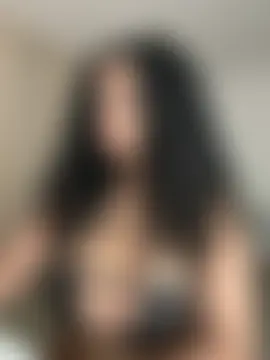 Curlyierr লাইভ চ্যাট রুম
