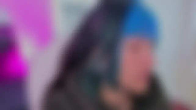 _sharlotte777 élő chatszobája