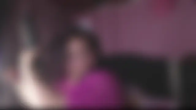 NikkiRous_'s Live Chat Room