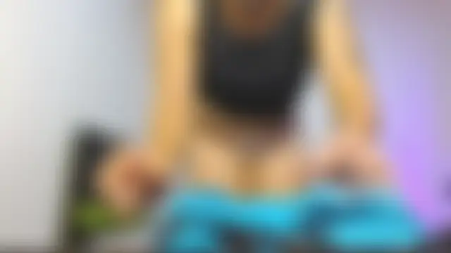 חדר צ'אט בשידור חי של Andrea_deepsloppy
