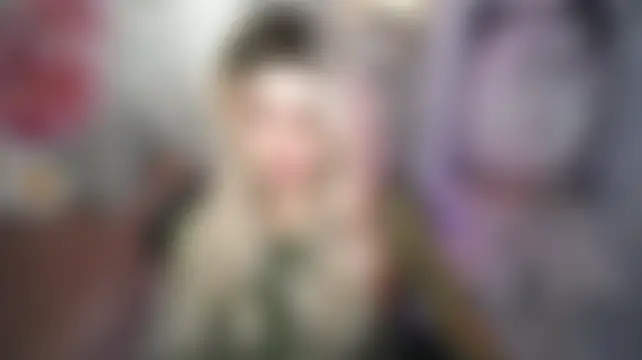 Pokój czatu na żywo – NickyAdamidi