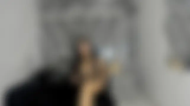 Mia_Petiteht Adlı Modelin Canlı Sohbet Odası