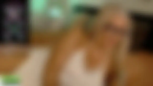 חדר צ'אט בשידור חי של reeya71