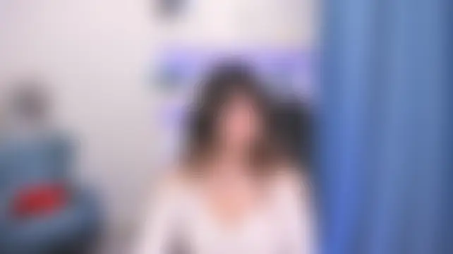 AnneTLi Adlı Modelin Canlı Sohbet Odası