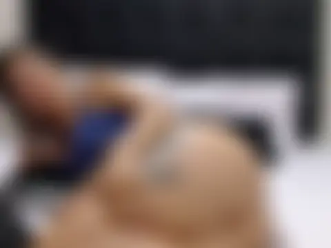 Violette_Adams Adlı Modelin Canlı Sohbet Odası