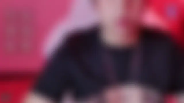 Skarlet_Adams28 élő chatszobája