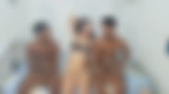 HotTrioVibes Show in webcam