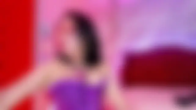 Roxanne_Han Adlı Modelin Canlı Sohbet Odası