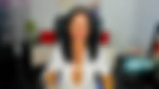 Julia_Dean Chat Room in diretta