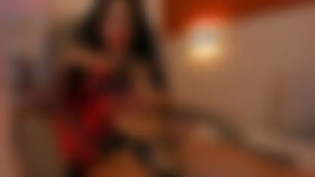 חדר צ'אט בשידור חי של laura_rouse_