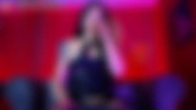 Julieta_Russell Adlı Modelin Canlı Sohbet Odası