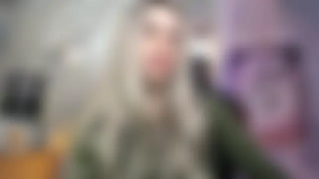 NickyAdamidi: δωμάτιο απευθείας συνομιλίας
