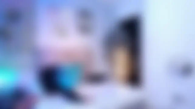 XXX chat uživo modela miaakittyy