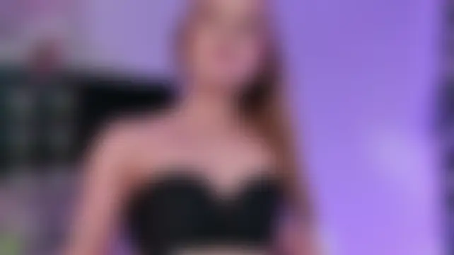 MiaBlue_'s Live Chat Room
