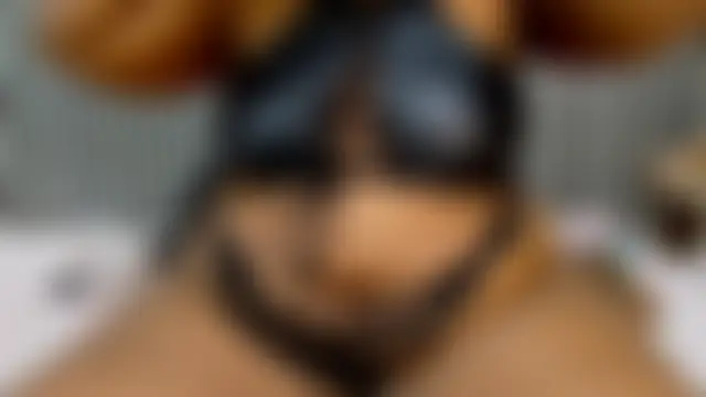 ROYALASS25's Live Chat Room