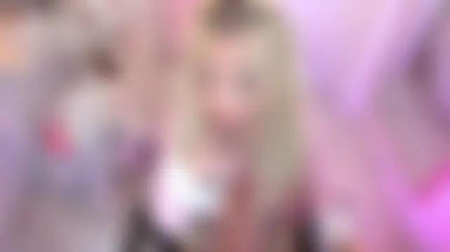 conny__curly – Naživo chatovacia miestnosť
