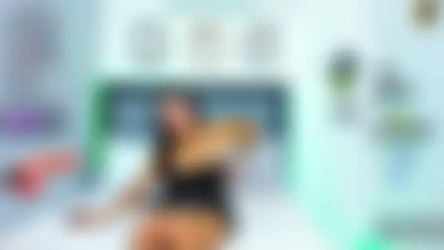 CristalLoren Adlı Modelin Canlı Sohbet Odası