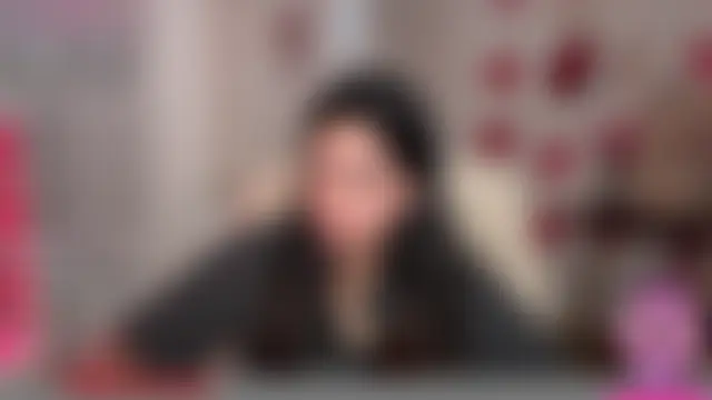 cloe_small's Live Chat Room