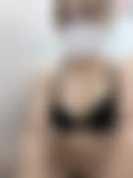 Phòng Chat Trực Tiếp Ariana-Vy