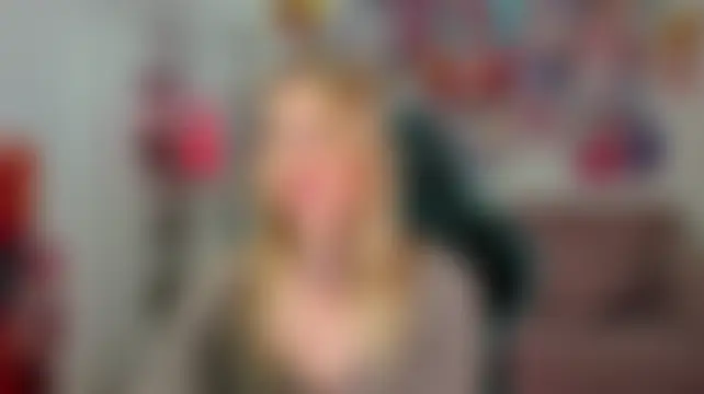 ElaraVoltage Adlı Modelin Canlı XXX Sohbeti
