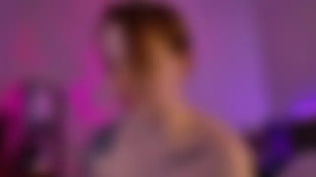 חדר צ'אט בשידור חי של Gwen_Hilton