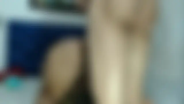 CamilaGirlAndTwoBoyn Webbikameraesitys