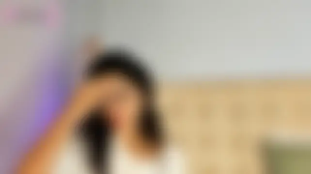 Luna_honey9 Adlı Modelin Canlı Sohbet Odası