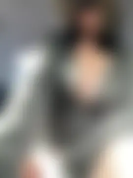 غرفة دردشة Mme-Evangelyne المباشرة