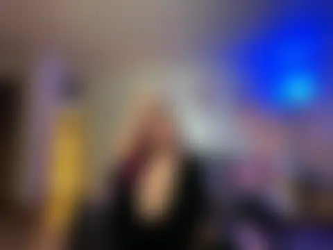 SparklyPinkCloud8 live XXX chat