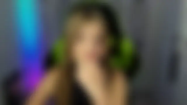 LuckyKinsley élő XXX-chatje