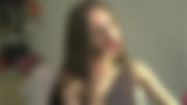 XXX chat uživo modela RiotVee
