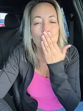 Cherry-red-xo's Webcam Show