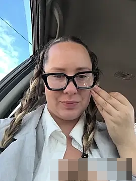 Mona_Plus' Webcam Show