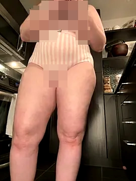 GingerSnap33's Webcam Show