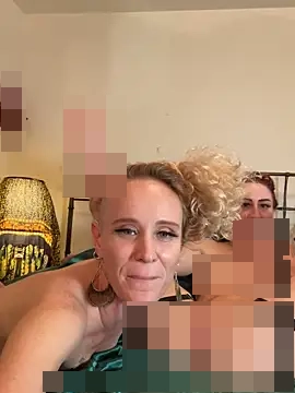 SusieandLacey's Webcam Show