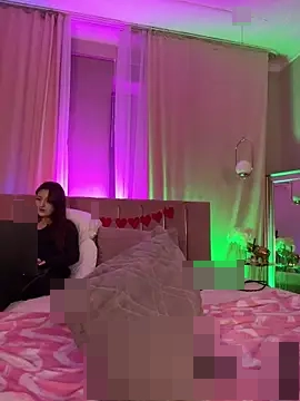 HugeBoobsAlice's Webcam Show