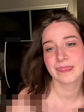 nerdynina's Webcam Show