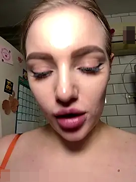 HugeBoobsAlice's Webcam Show