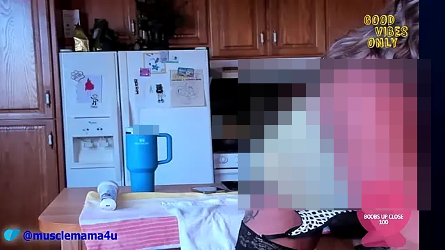 musclemama4u's Webcam Show